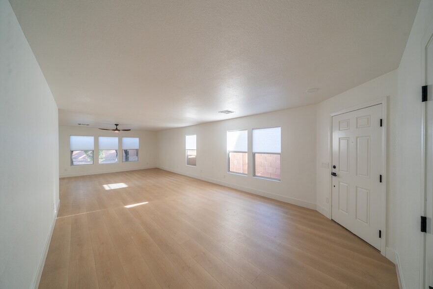 Building Photo - 504 Lacabana Beach Drive