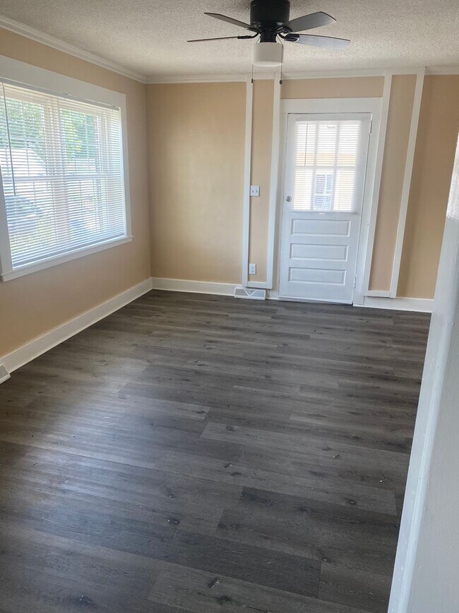 Building Photo - Mobley