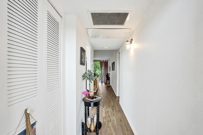 Building Photo - 9460 Tangerine Pl