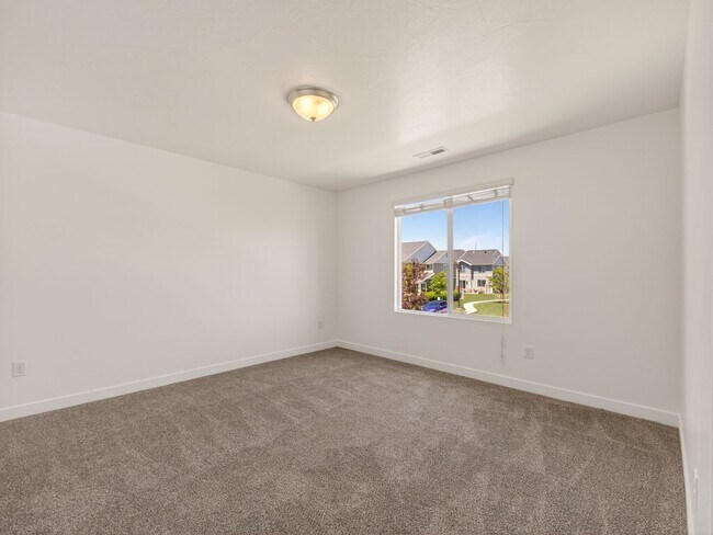 Building Photo - 98 E Harmony Ct