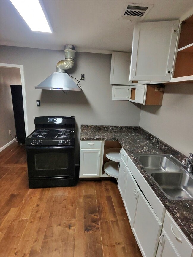 Building Photo - 10614 Chadwick St