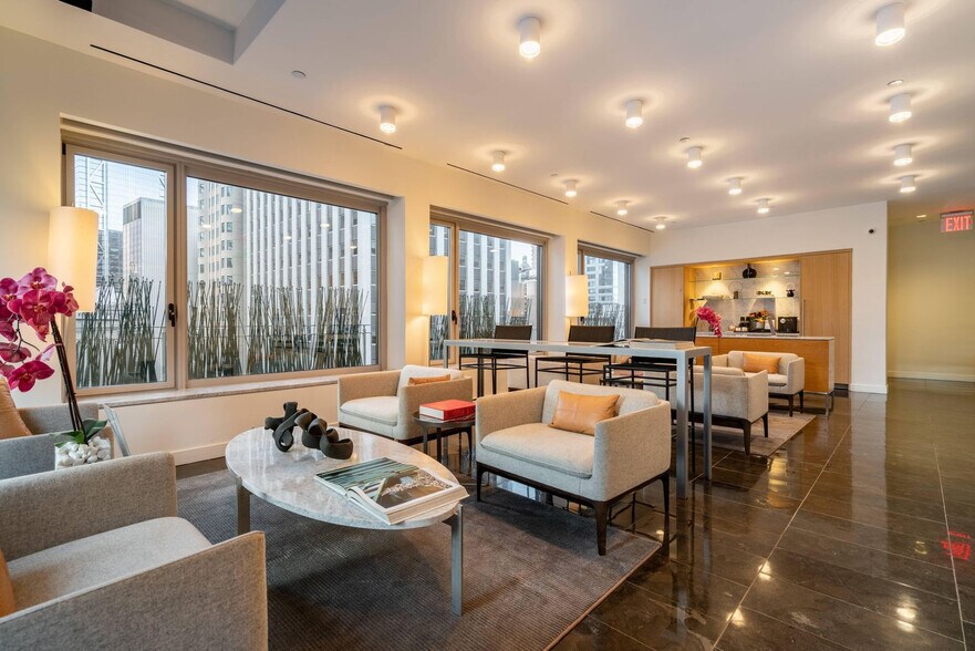 Building Photo - 84 William St