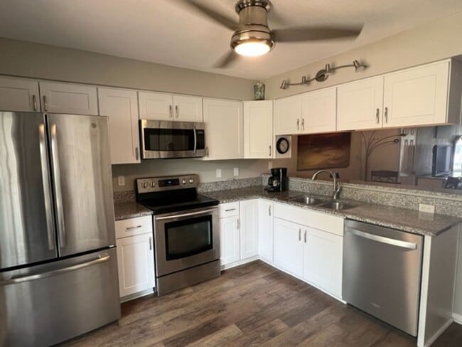 Building Photo - CHIC'S BEACH