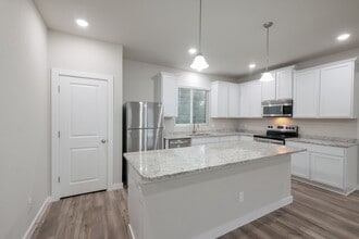 Building Photo - Spacious & Modern 3/3.5 in The Preserve at...