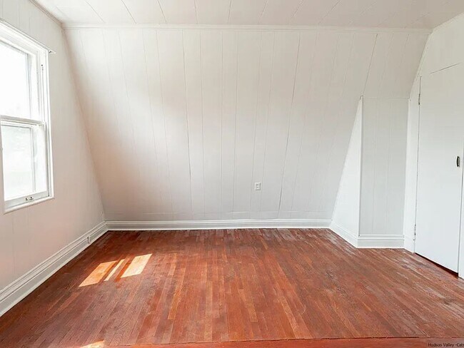 Building Photo - 2 Bedroom Single-Family Home, Newburgh