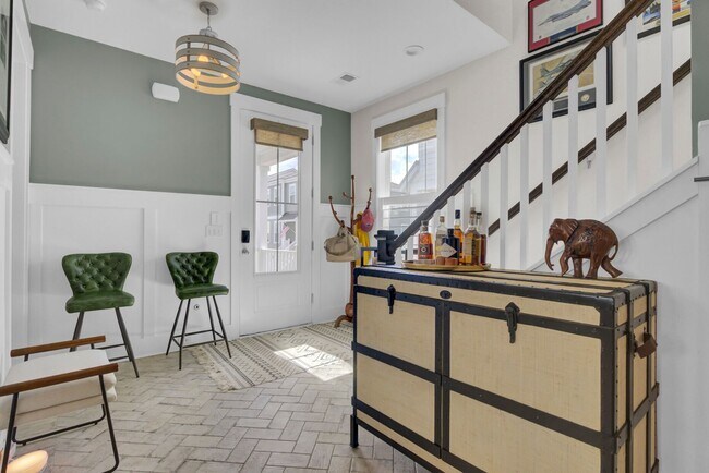Building Photo - Impressive 4 bedroom home + office with el...