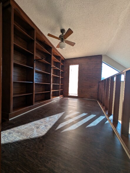 Building Photo - 2310 Bamboo Dr