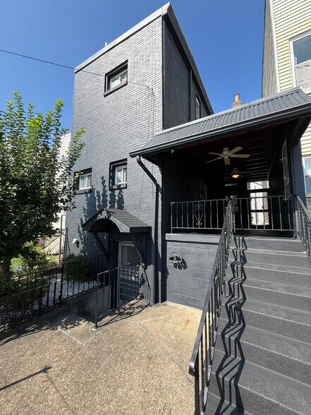 Building Photo - 4928 Sciota St