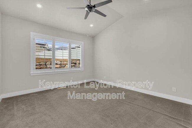 Building Photo - 1447 E Daylily Ct