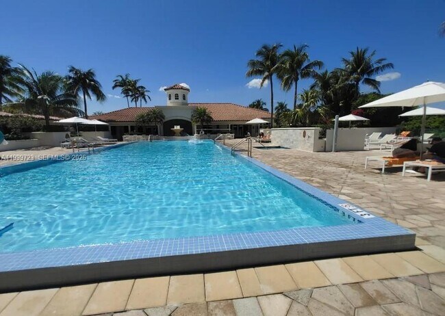 Building Photo - 20000 E Country Club Dr