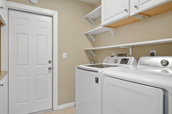 Building Photo - Perfect West Bradenton Location - 2 bedroom / 2 bathroom Home