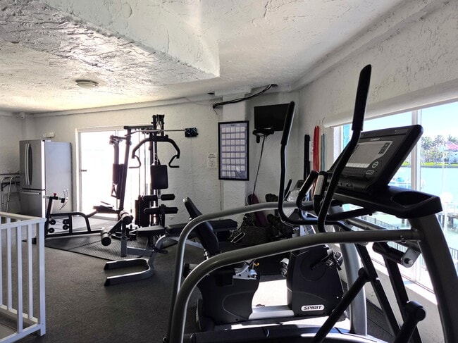 Building Photo - 285 107th Ave