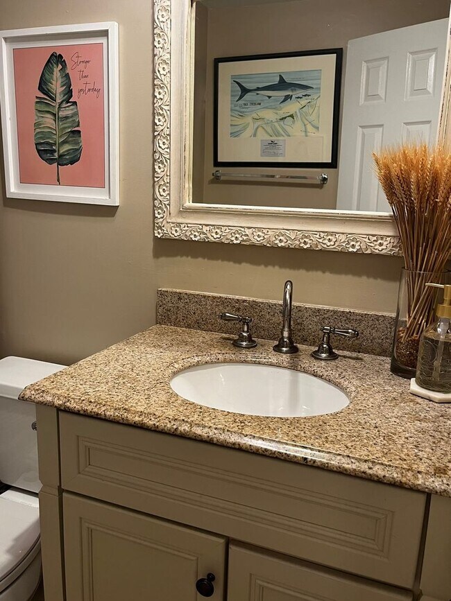 Building Photo - 1400 Hartford Tpke