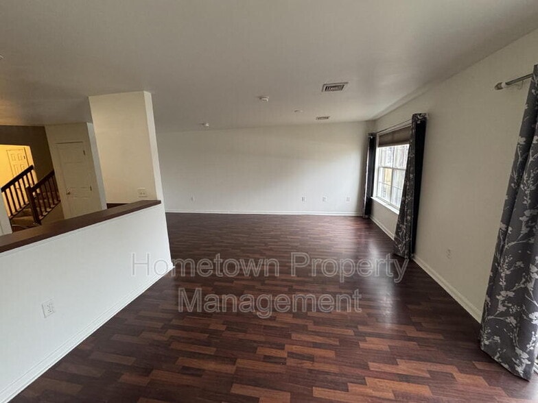 Building Photo - 112 Hawk Ct