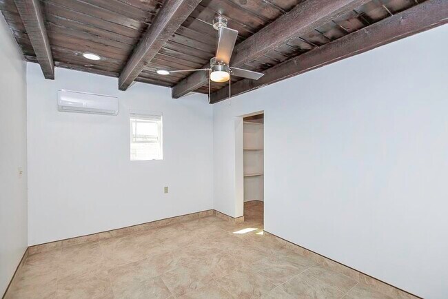 Building Photo - 9765 S Ave 9 E