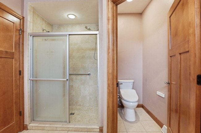 Building Photo - Stunning Appleton Home