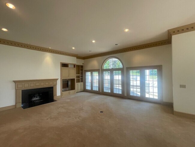 Building Photo - Private location overlooking Smiths Bay *2Bed*3bath