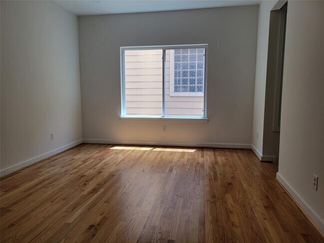 Building Photo - 6118 Hamman St