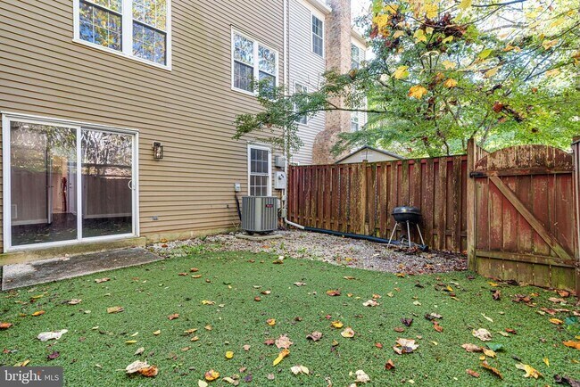 Building Photo - 6153 Forest Creek Ln