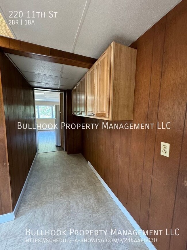 Building Photo - 220 11th St