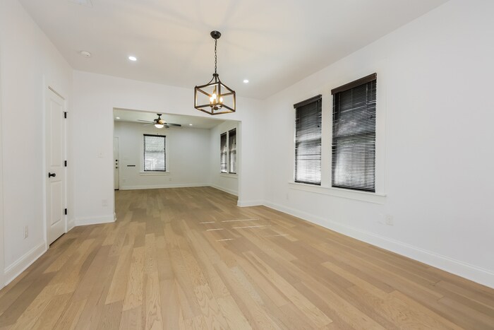 Building Photo - 302 W Dabney St