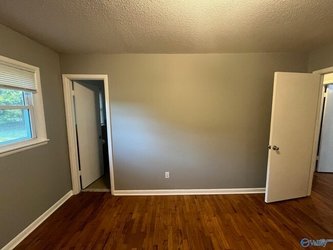 Building Photo - 212 Cherry St NW