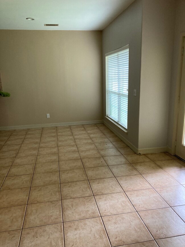 Building Photo - 818 Chickasaw Dr