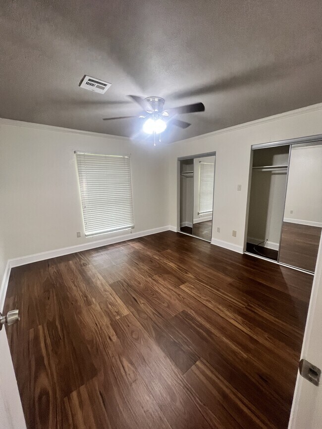 Building Photo - 403 Yvette Marie Dr