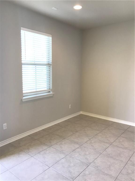 Building Photo - 1721 Artesian Spgs Xing