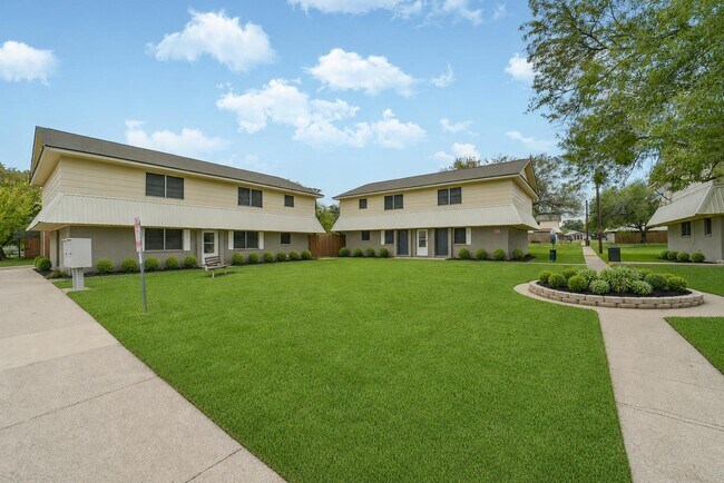 Building Photo - 1320 Barak Ln