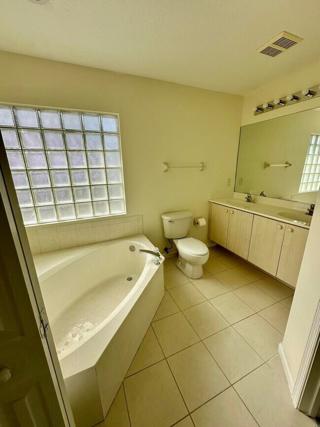 Building Photo - 5780 Azalea Cir