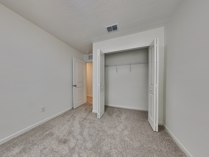 Building Photo - 582 Holly Lakes Dr