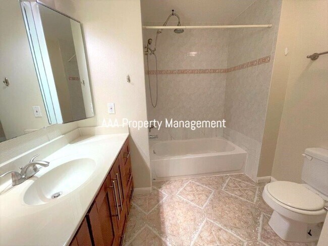Building Photo - 1861 Olmo Way
