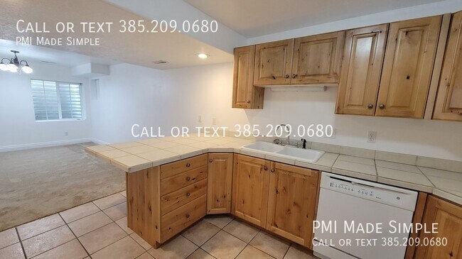 Building Photo - 3042 E Somerset Dr