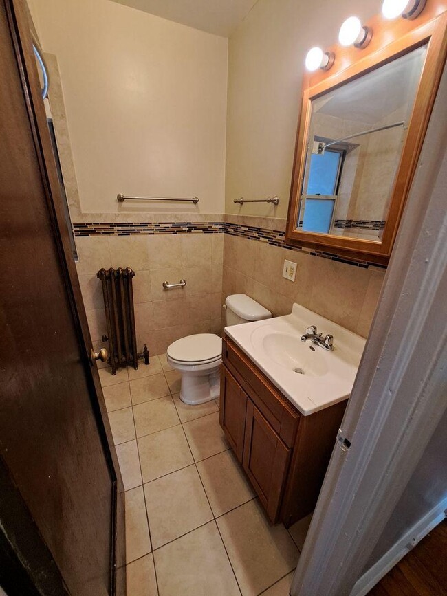 Building Photo - 1 bedroom in Chicago IL 60649