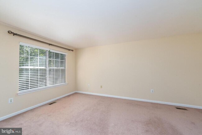 Building Photo - 8005 Silver Fox Dr