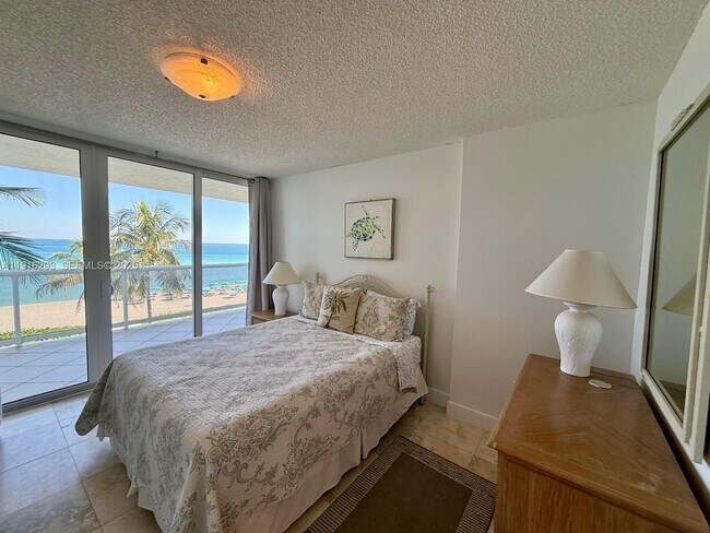 Building Photo - 16711 Collins Ave