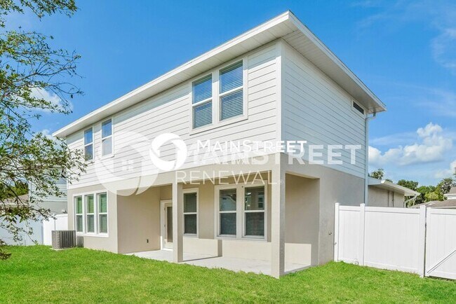 Building Photo - 3 Bedroom Pet-Friendly Home in Deland, FL with Main Street Renewal
