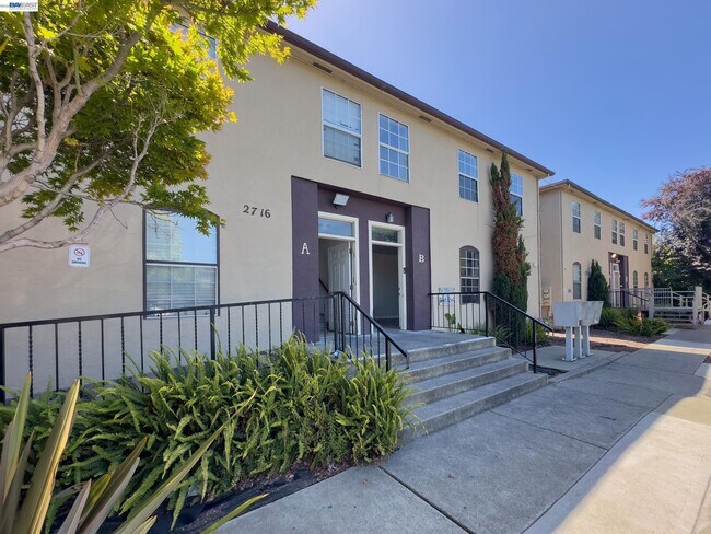 Building Photo - 2716 Adeline St