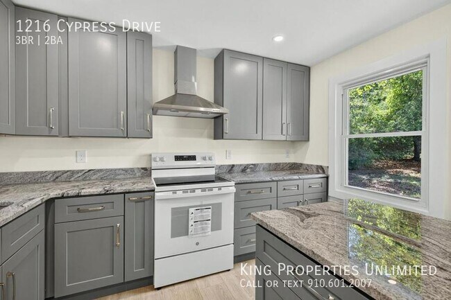 Building Photo - 1216 Cypress Dr