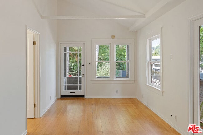 Building Photo - 1448 Angelus Ave