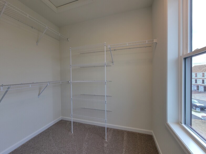 Building Photo - 42 Old Stone Way