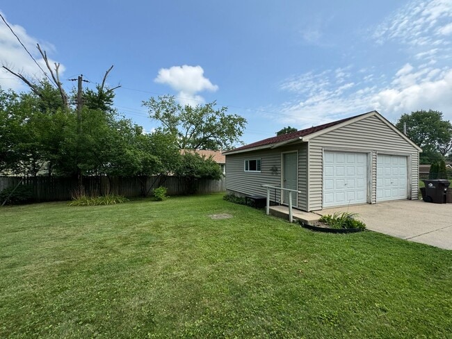 Building Photo - COMING SOON!!  3 Bedroom, 1 Bath Home Available Now!