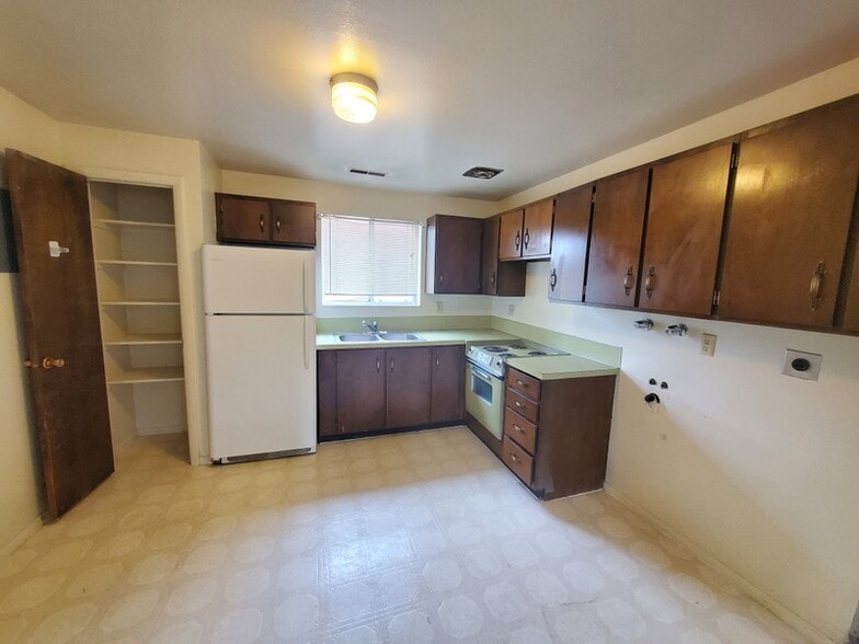 Building Photo - 35 E 1100 S
