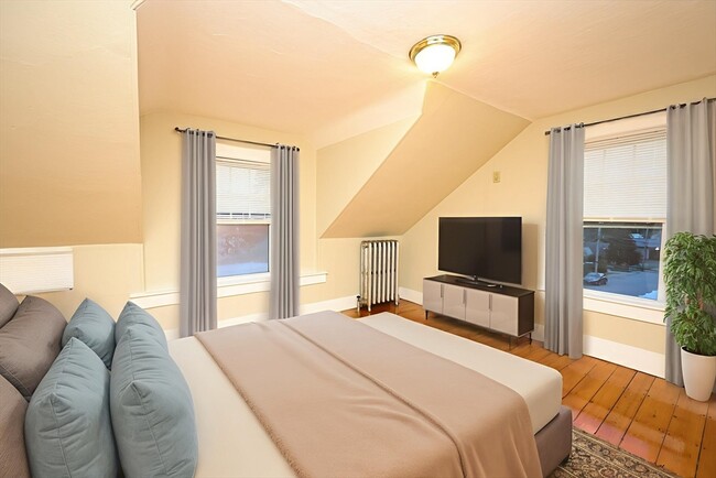 Building Photo - 32 Sheppard Ave