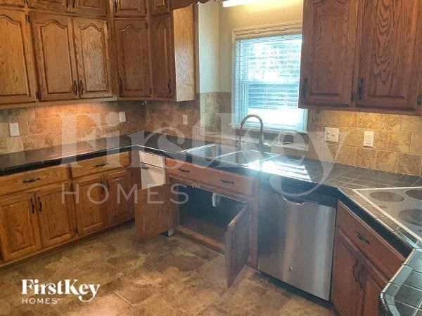 Building Photo - 5812 Ashley Dr
