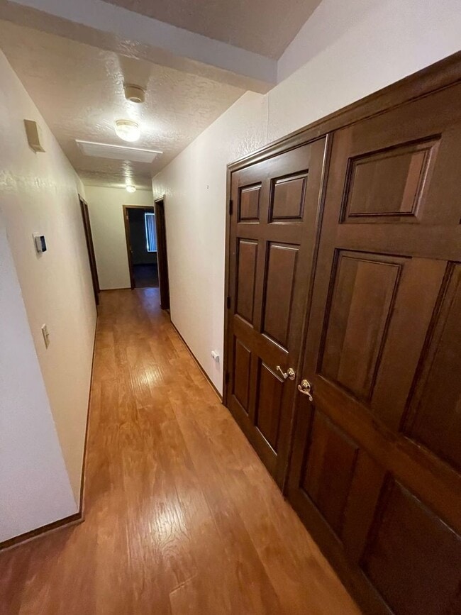 Building Photo - 4 BEDROOM APPLE VALLEY HOME