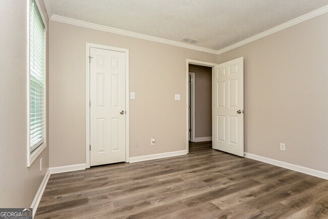 Building Photo - 452 Grove Hill Dr