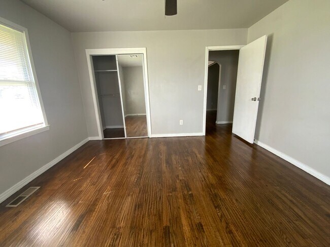 Building Photo - 3 bedroom 2 bath with bonus rooms - Bethany Schools!