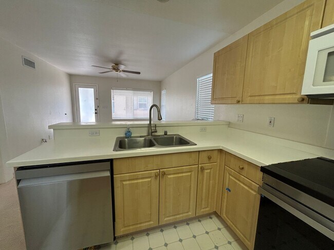 Building Photo - Large Ocean Pointe Home with In-Law Suite,...